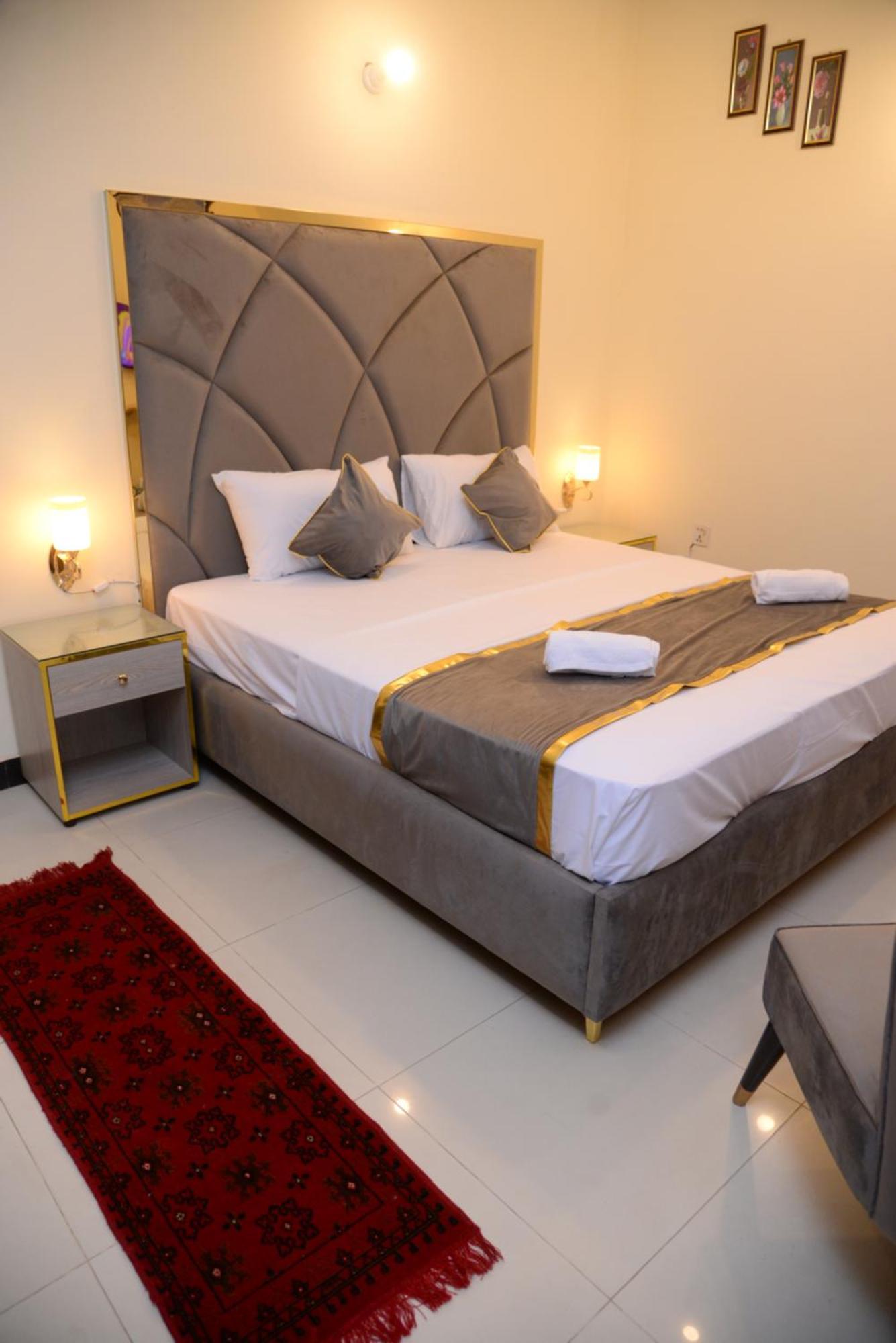 Go Room Hotel Lahore Exterior foto